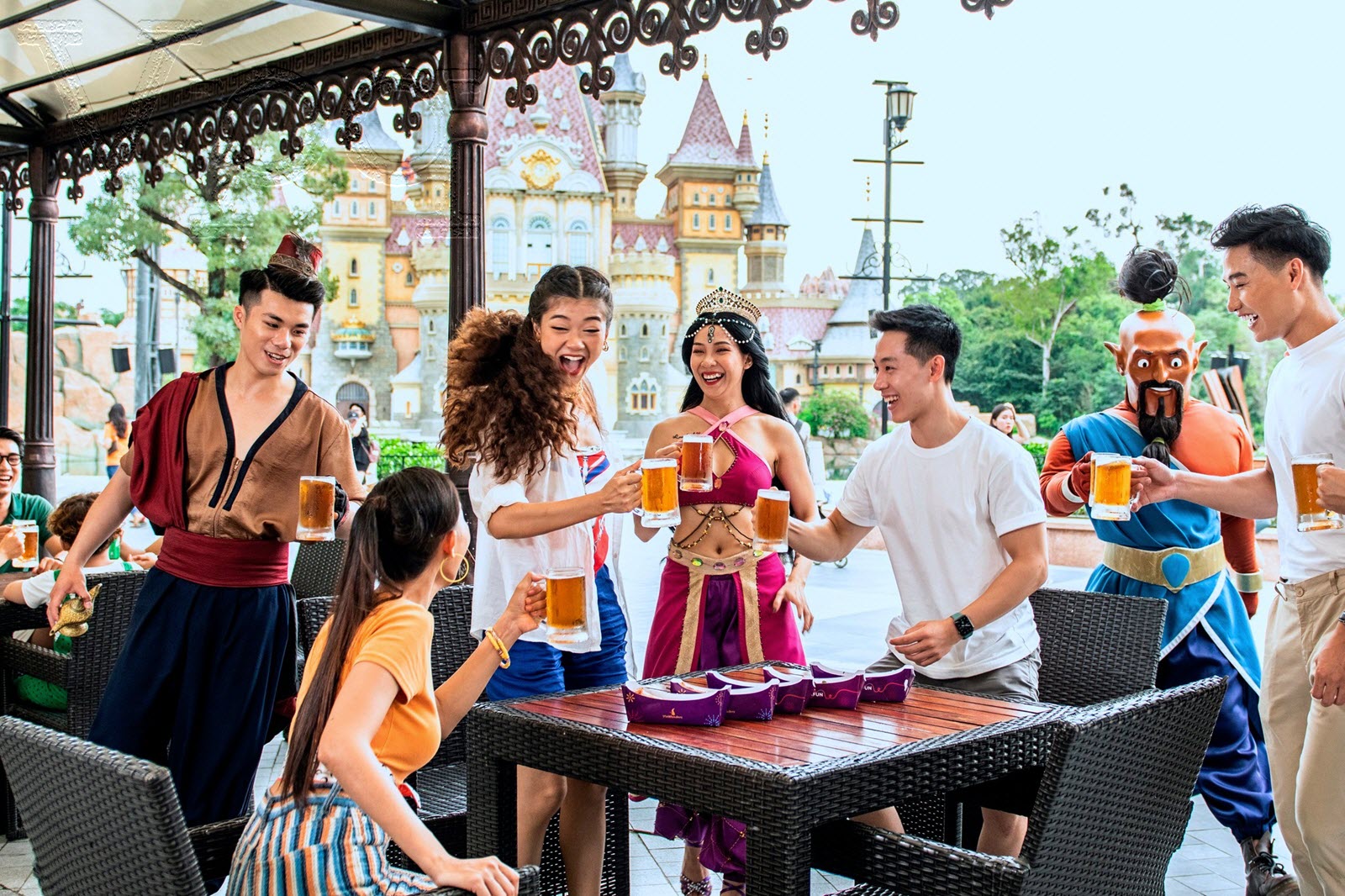 Thỏa sức trải nghiệm ẩm thực đa sắc tộc tại đây