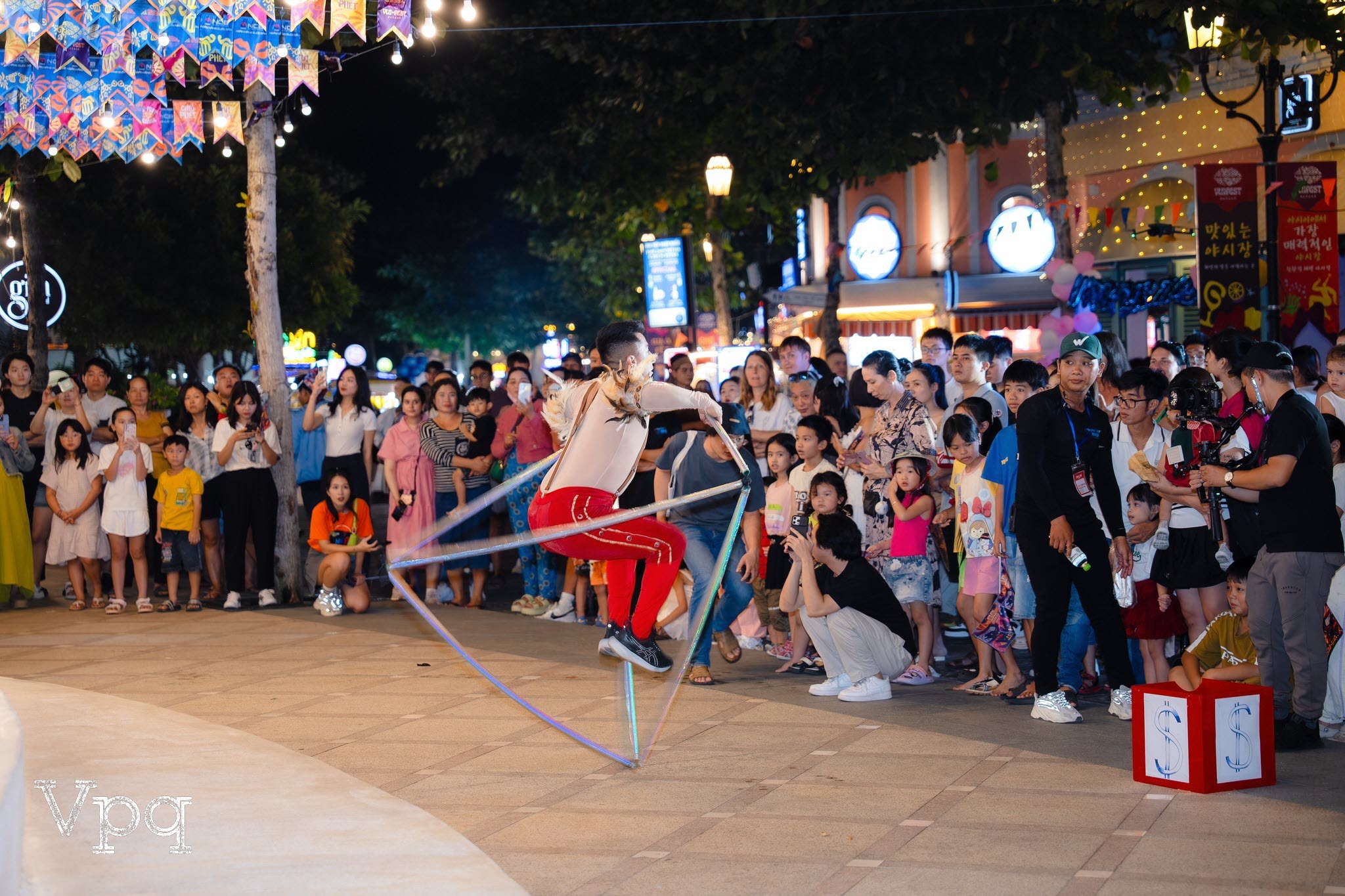 Không khí lễ hội tại chợ đêm VuiFest Bazaar Phú Quốc