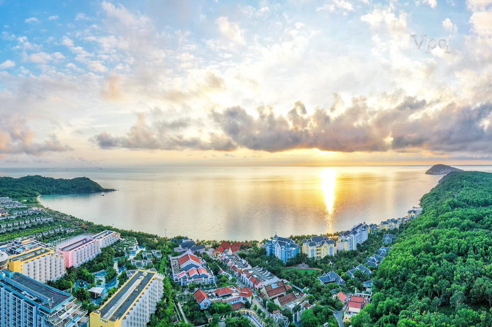 To&agrave;n cảnh khu nghỉ dưỡng JW Marriott Phu Quoc đ&oacute;n &aacute;nh b&igrave;nh minh ng&agrave;y mới