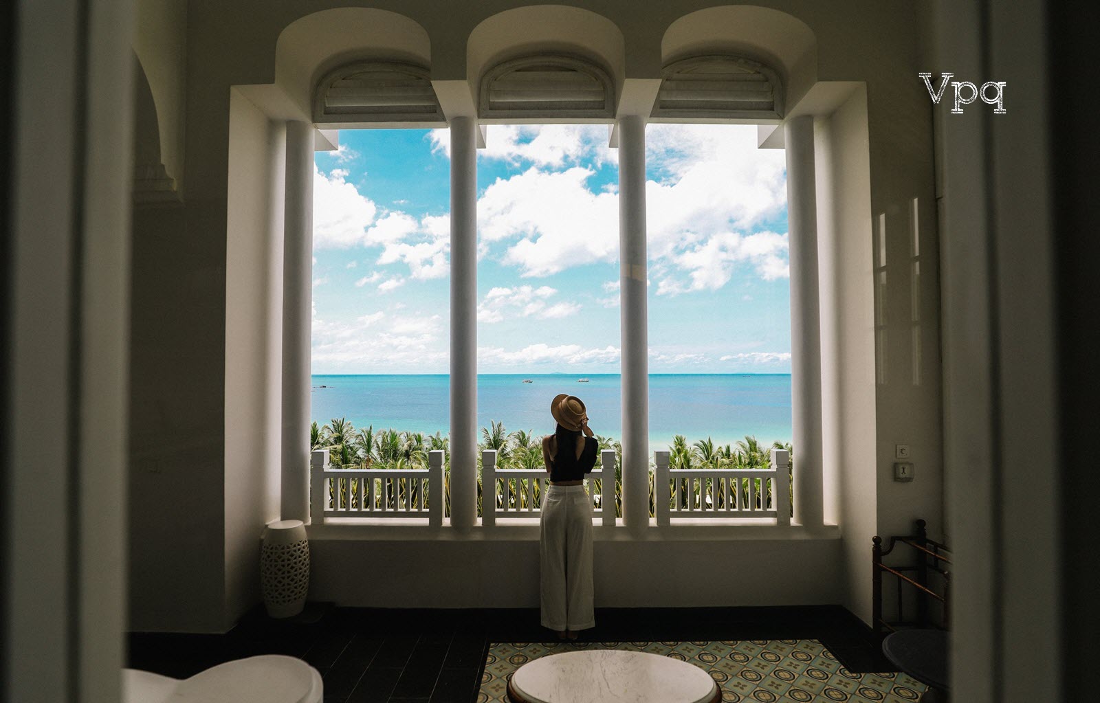 Ph&ograve;ng ngủ tại JW Marriot Phu Quoc sở hữu ban c&ocirc;ng ri&ecirc;ng si&ecirc;u rộng