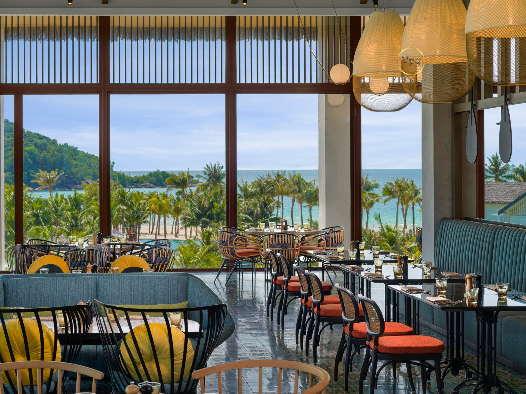 Khu vực nh&agrave; h&agrave;ng tại New World Phu Quoc Resort - Ảnh 1