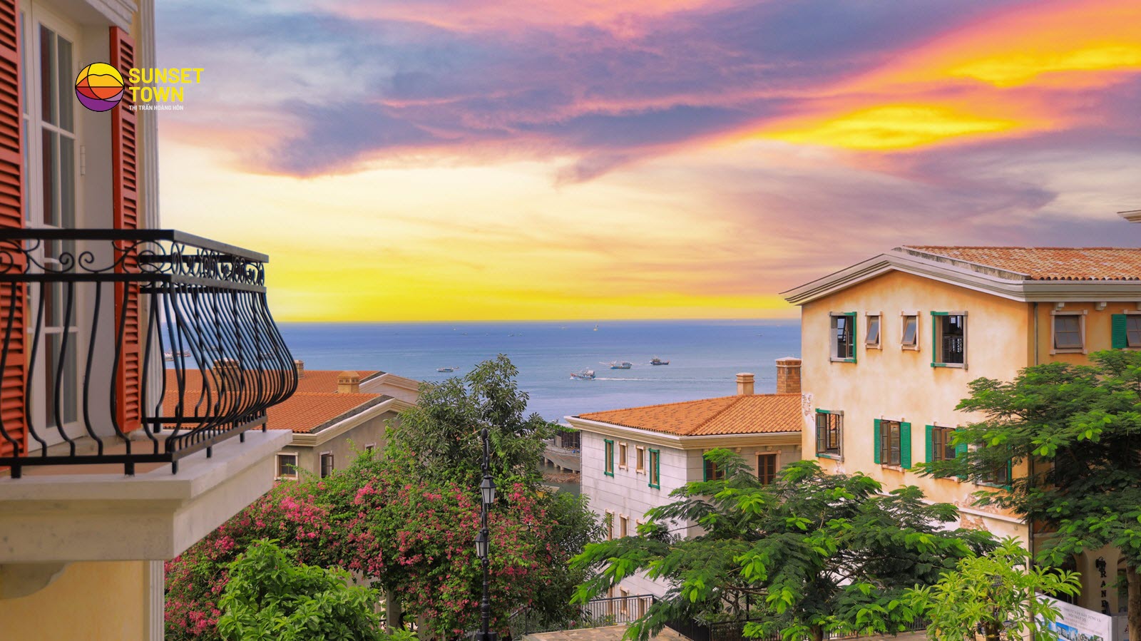Ho&agrave;ng h&ocirc;n huyền ảo tại Sunset Town