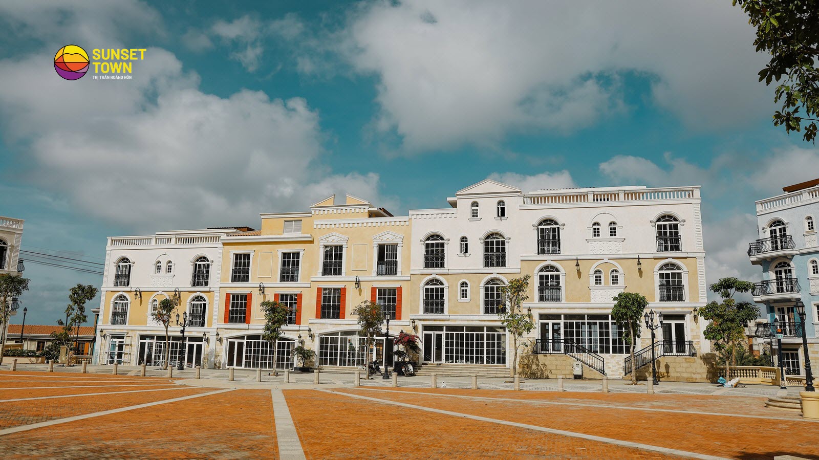 Những căn Shophouse The Center khu vực quảng trường Con S&ograve; Siena