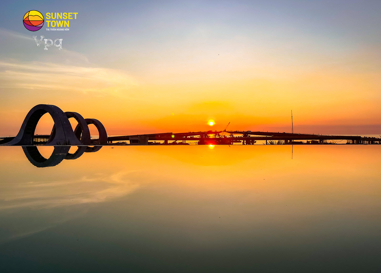 H&igrave;nh ảnh tuyệt đẹp c&acirc;y cầu H&ocirc;n Kiss Bridge tại Sunset Town Ph&uacute; Quốc