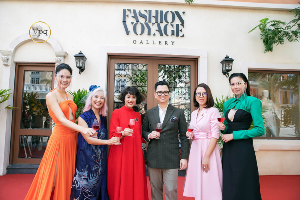 Fashion Voyage Gallery tại thị trấn Địa Trung Hải