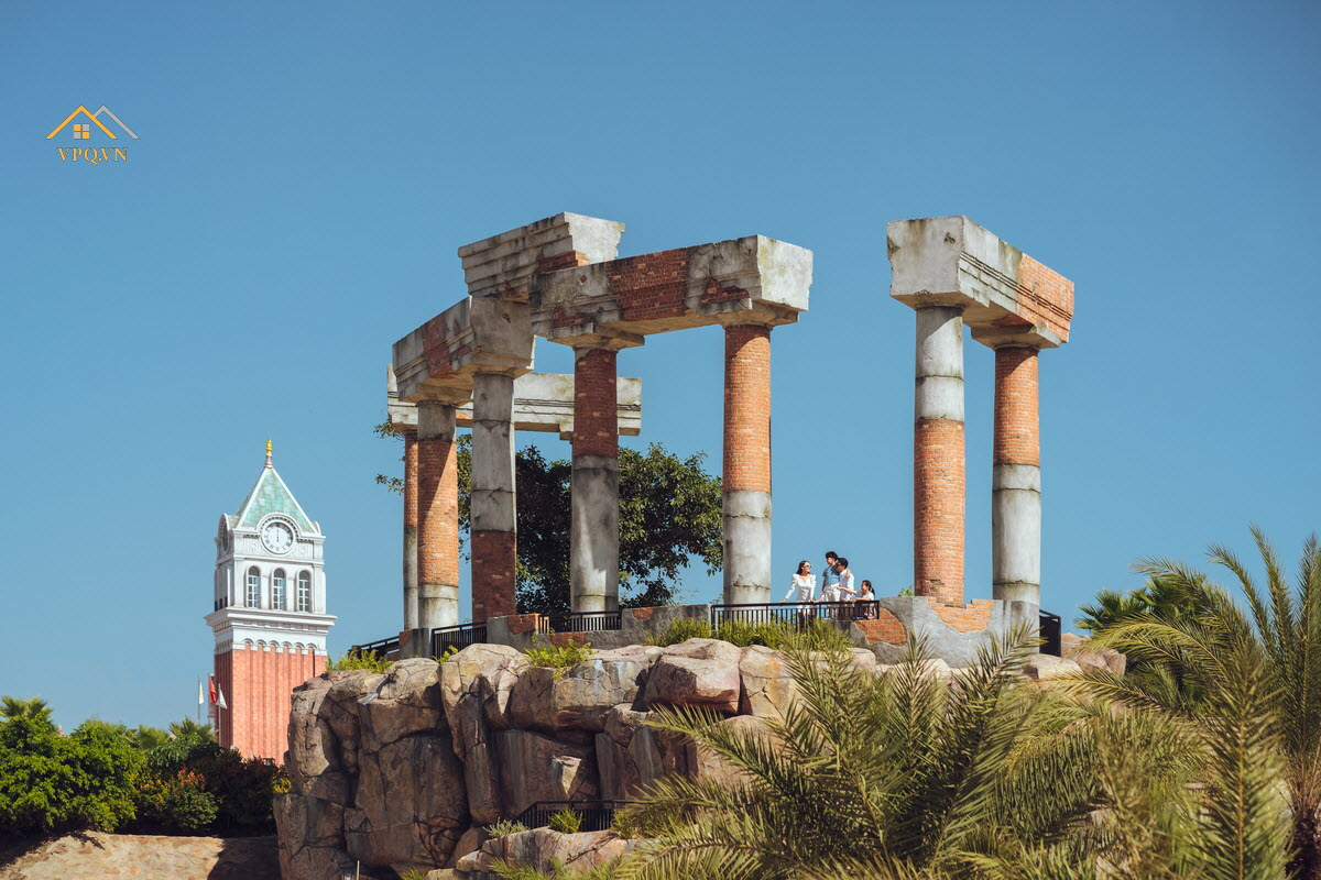 Cột đá Pompei tại Sun Premier Village Primavera