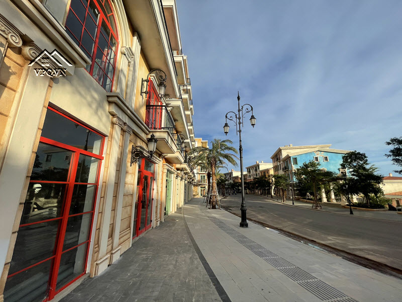 Vỉa h&egrave; mặt tiền Shophouse The Center đ&atilde; được thi c&ocirc;ng chỉnh trang