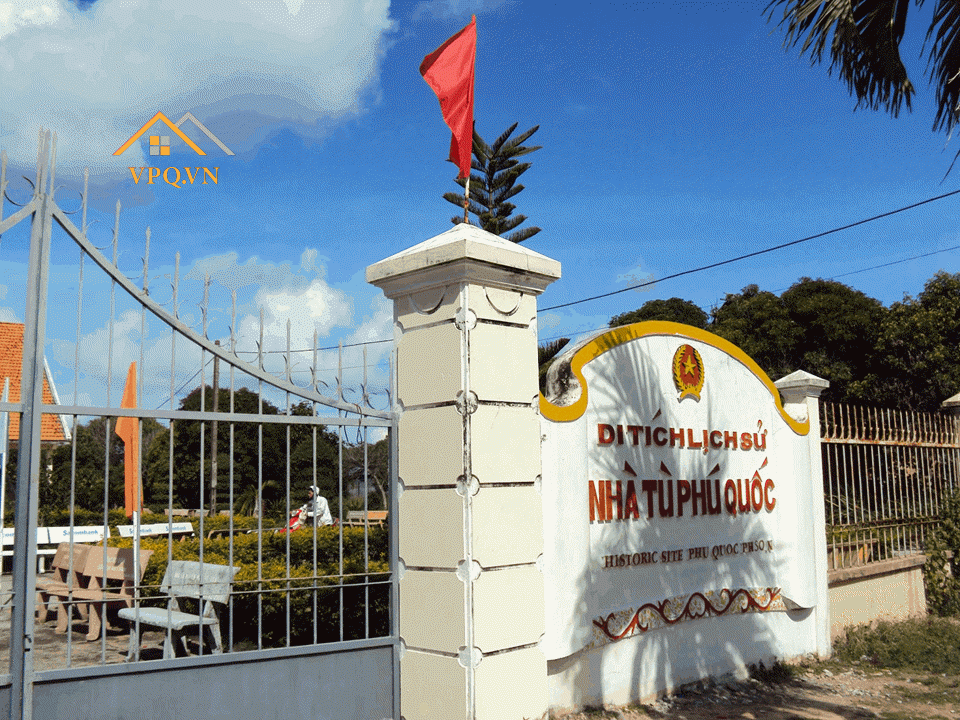Nh&agrave; t&ugrave; Ph&uacute; Quốc - minh chứng lịch sử h&agrave;o h&ugrave;ng