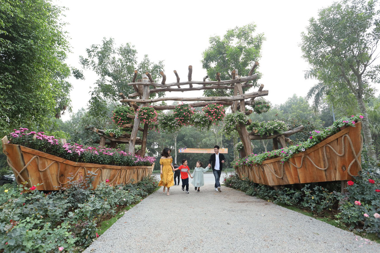 Swan Lake Park l&agrave; nơi để gia đ&igrave;nh vui chơi, trải nghiệm v&agrave; kh&aacute;m ph&aacute;