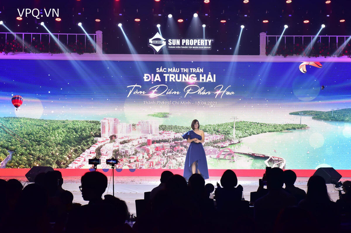 Đại diện chủ đầu tư Sun Group giới thiệu về tính ưu việt của shophouse The Center