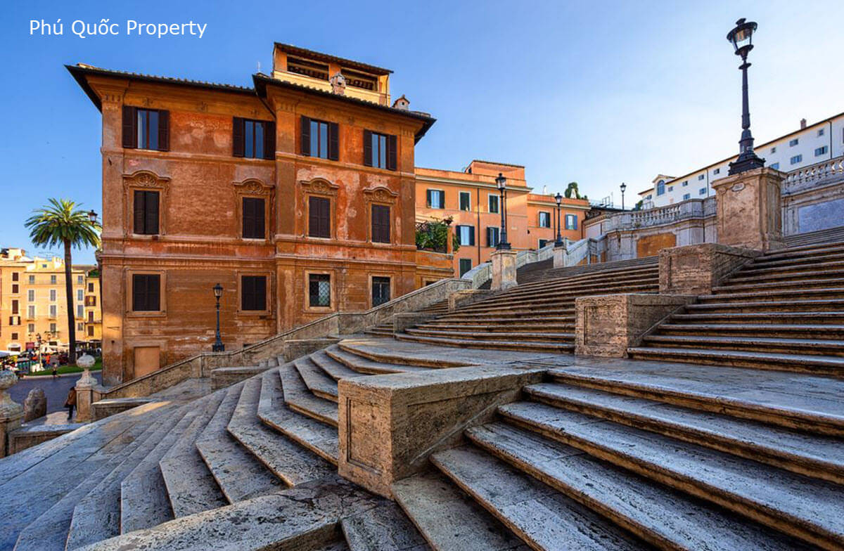 Bậc thang Tây Ban Nha nằm tại Rome - Ý